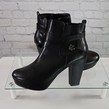 Load image into Gallery viewer, Dominique Nicole Size 12 Black Leather Booties
