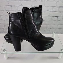 Load image into Gallery viewer, Dominique Nicole Size 12 Black Leather Booties