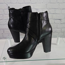 Load image into Gallery viewer, Dominique Nicole Size 12 Black Leather Booties
