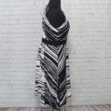 Load image into Gallery viewer, New York and Company Size 6 A-Line Linen Dress