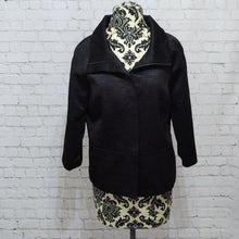 Load image into Gallery viewer, Ann Taylor Size 12 Black Athleisure 1/4 Sleeve Jacket
