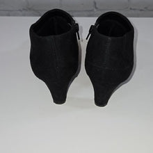Load image into Gallery viewer, XٜᐧAppeal Size 8 Jacy Black Suede Bootie
