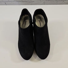 Load image into Gallery viewer, XٜᐧAppeal Size 8 Jacy Black Suede Bootie
