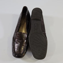 Load image into Gallery viewer, Anne Klein iFlex Loafers Size 9
