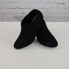 Load image into Gallery viewer, XٜᐧAppeal Size 8 Jacy Black Suede Bootie
