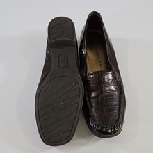 Load image into Gallery viewer, Anne Klein iFlex Loafers Size 9
