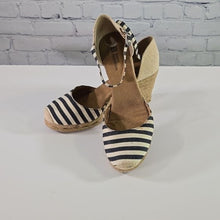 Load image into Gallery viewer, White Mountain Striped Espadrille Wedge in Size 7 ½
