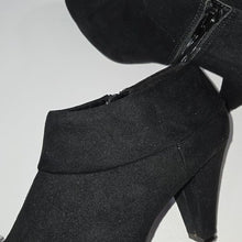 Load image into Gallery viewer, XٜᐧAppeal Size 8 Jacy Black Suede Bootie
