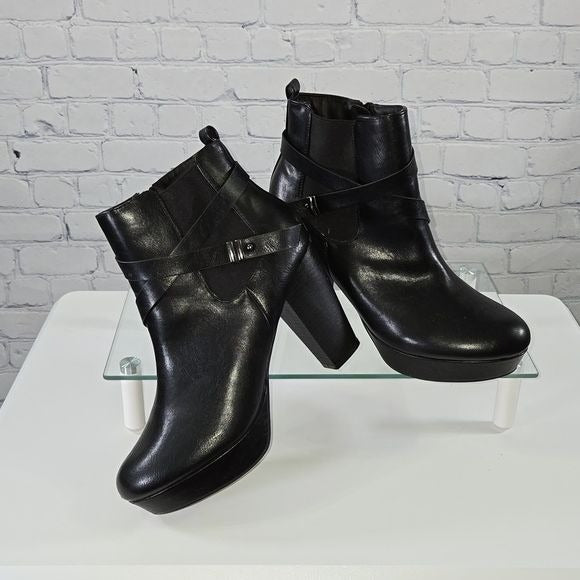 Dominique Nicole Size 12 Black Leather Booties