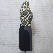 Load image into Gallery viewer, Anne Klein Size 4 Mix Print Pencil Skirt-
