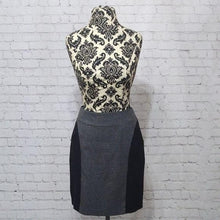 Load image into Gallery viewer, Anne Klein Size 4 Mix Print Pencil Skirt-
