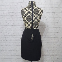 Load image into Gallery viewer, Anne Klein Size 4 Mix Print Pencil Skirt-
